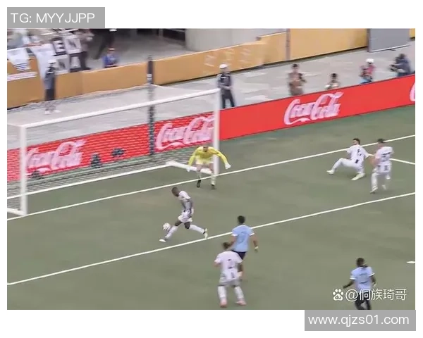 足球明星乌龙球引发热议赛场意外成焦点球迷反应各异