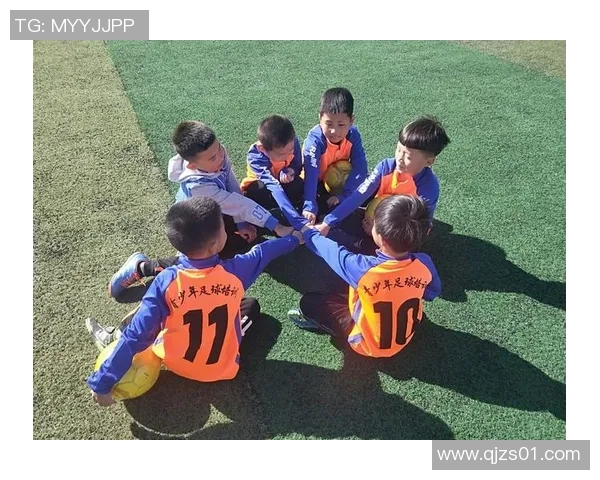 足球明星小朋友在绿茵场上挥洒汗水展现梦想与激情的精彩瞬间 足球明星小朋友在绿茵场上挥洒汗水展现梦想与激情的精彩瞬间